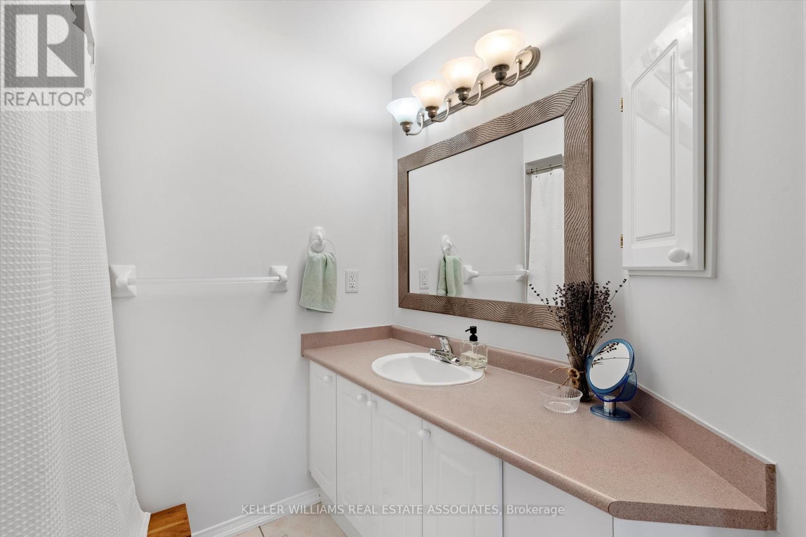 43 Viella Street, Toronto, Ontario  M6N 5C6 - Photo 16 - W12178003