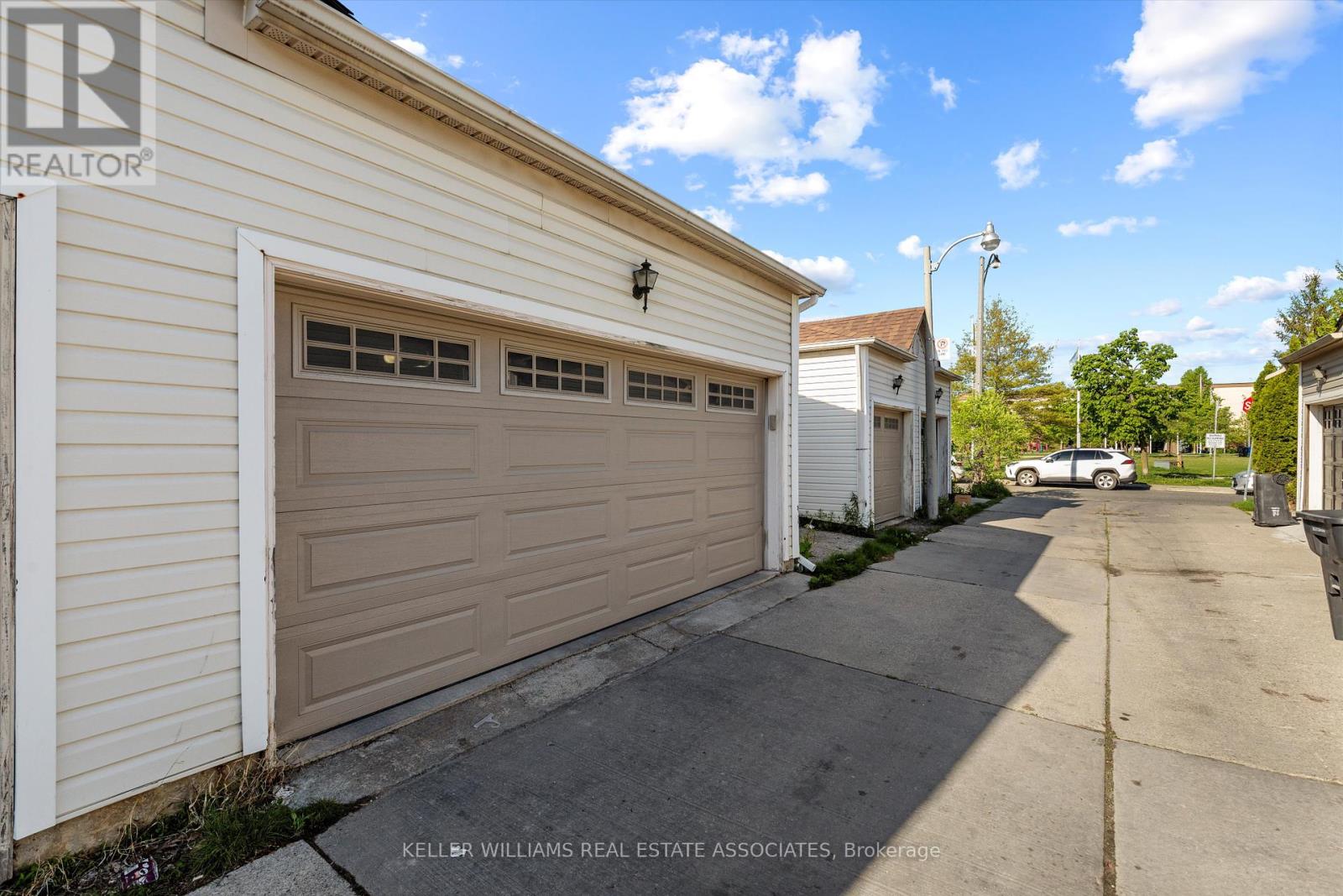 43 Viella Street, Toronto, Ontario  M6N 5C6 - Photo 40 - W12178003