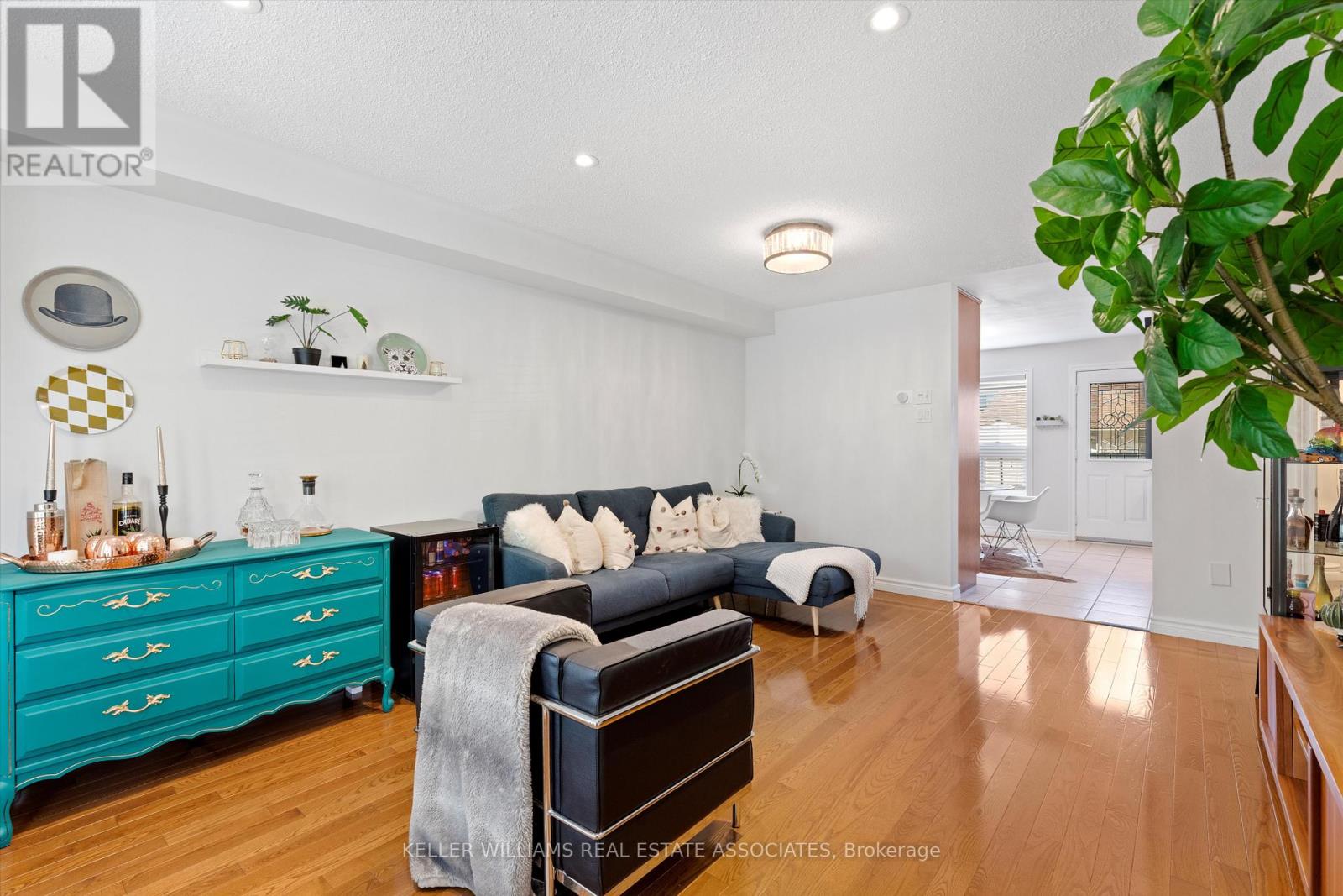 43 Viella Street, Toronto, Ontario  M6N 5C6 - Photo 5 - W12178003