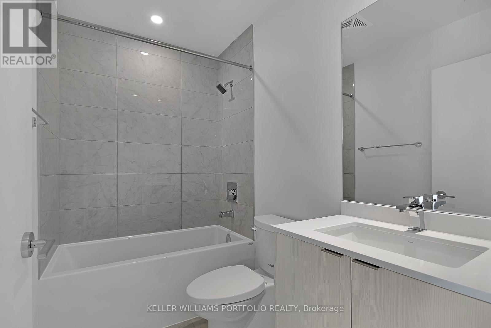 4210 - 1926 Lake Shore Boulevard W, Toronto, Ontario  M6S 1A2 - Photo 7 - W12178031