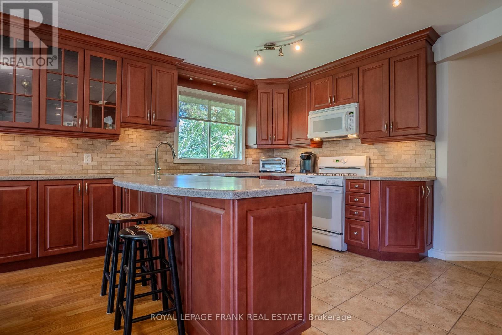 41 Pirates Glen Drive, Trent Lakes, Ontario K0M 1A0 - Photo 9 - X12178290