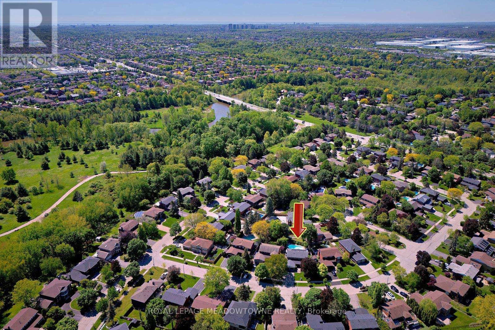 41 Steen Drive, Mississauga, Ontario  L5N 2V3 - Photo 2 - W12178130