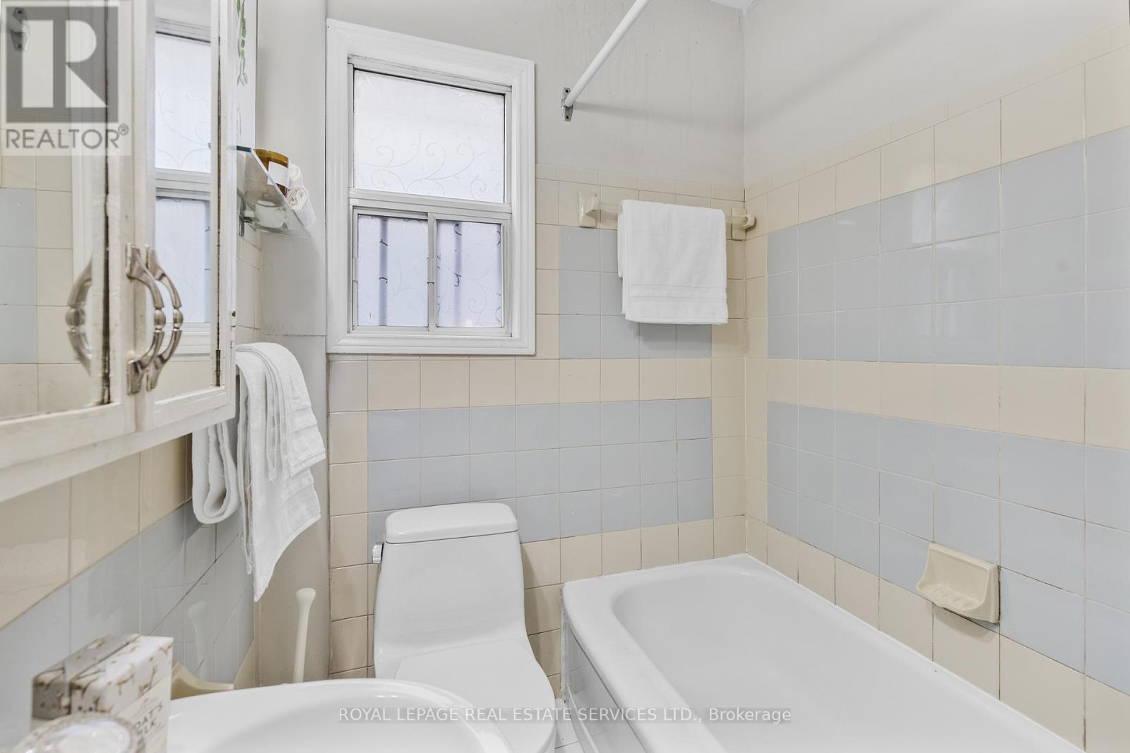 195 Islington Avenue, Toronto, Ontario  M8V 3B8 - Photo 12 - W12178183