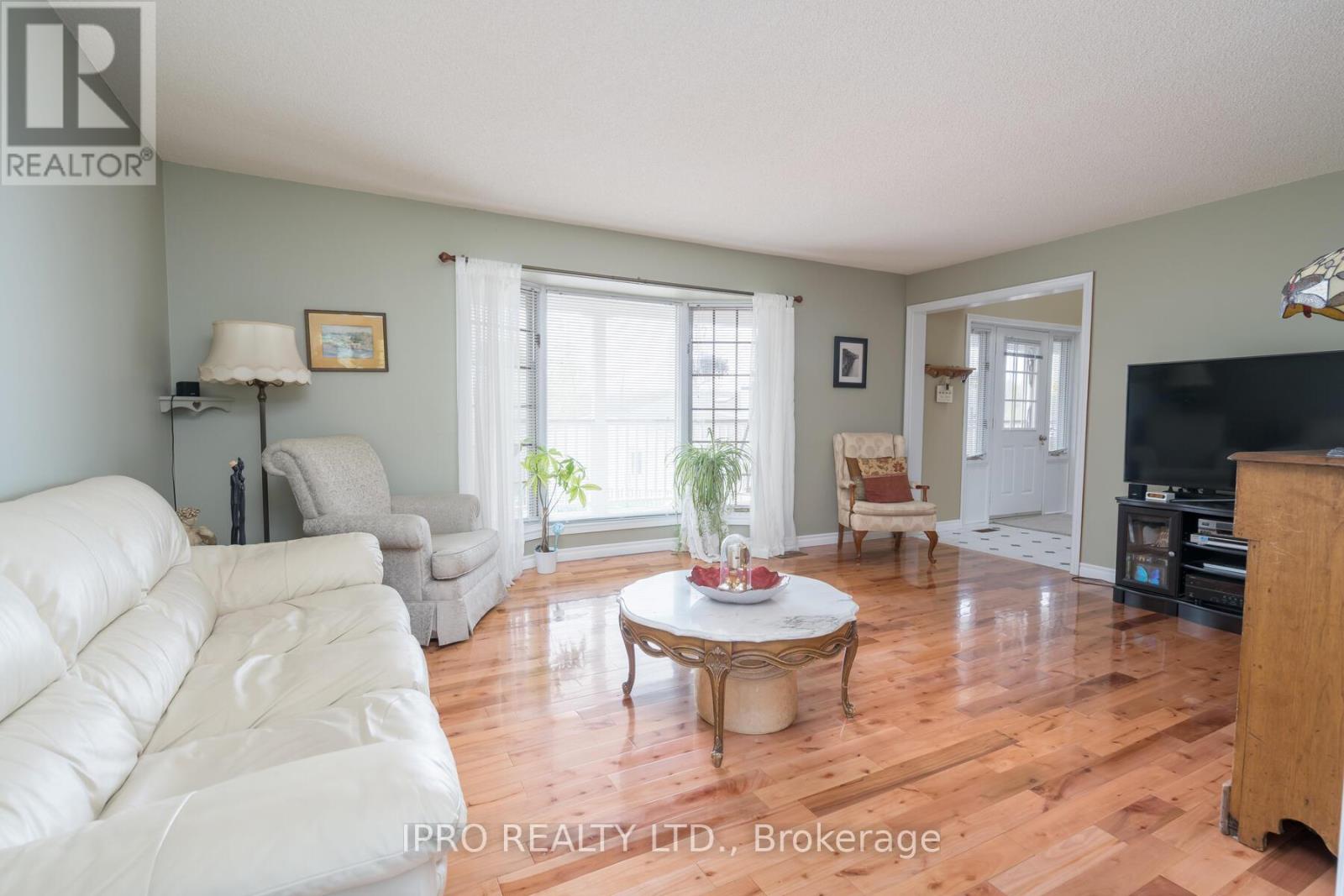 14323 Creditview Road, Caledon, Ontario  L7C 1N3 - Photo 9 - W12178185