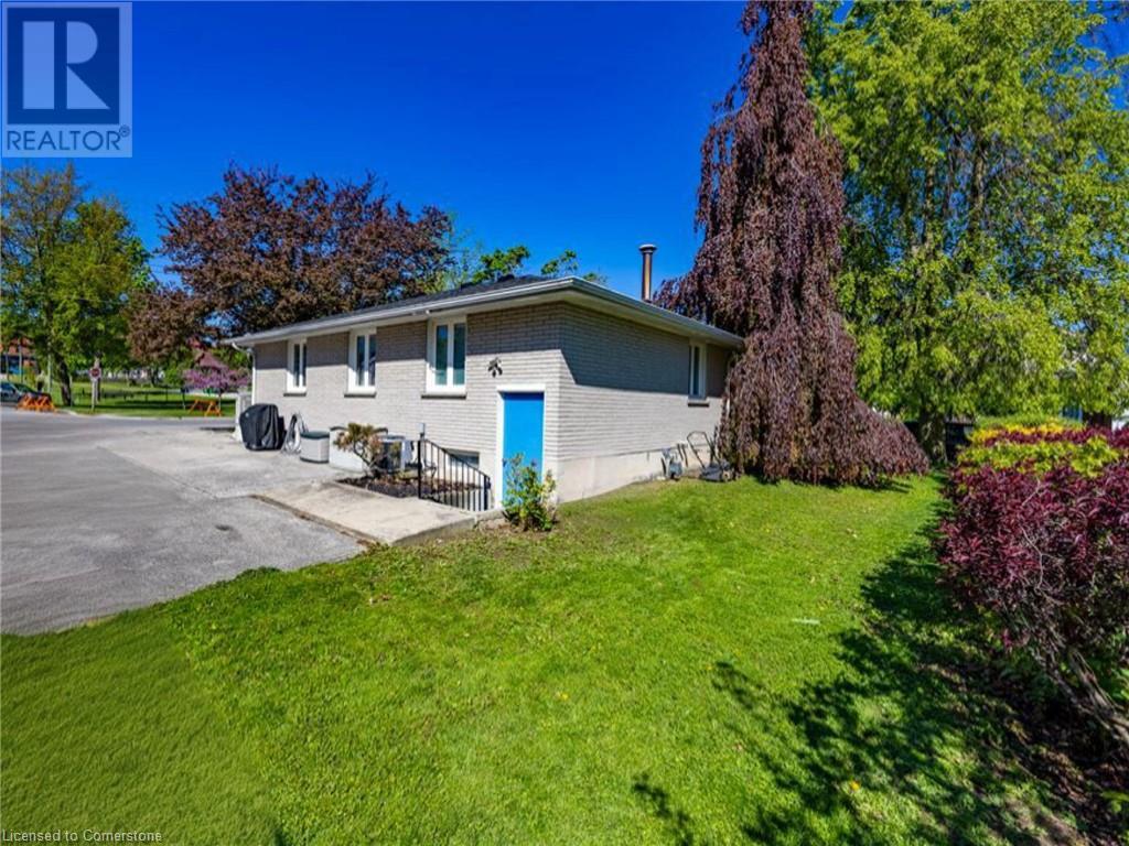 100 Market St E, Port Dover, Ontario  N0A 1N0 - Photo 3 - 40734306