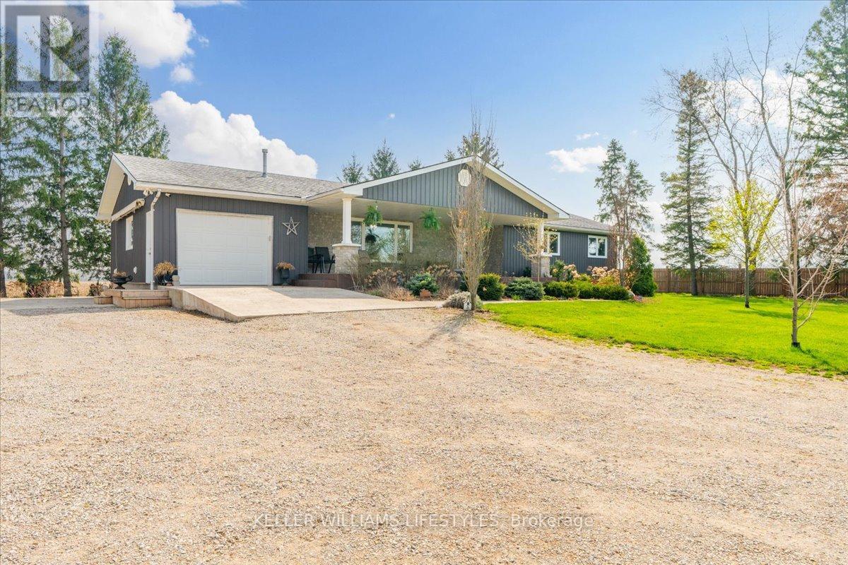 4609 Douglas Line, Plympton-Wyoming, Ontario  N0N 1J5 - Photo 3 - X12178202