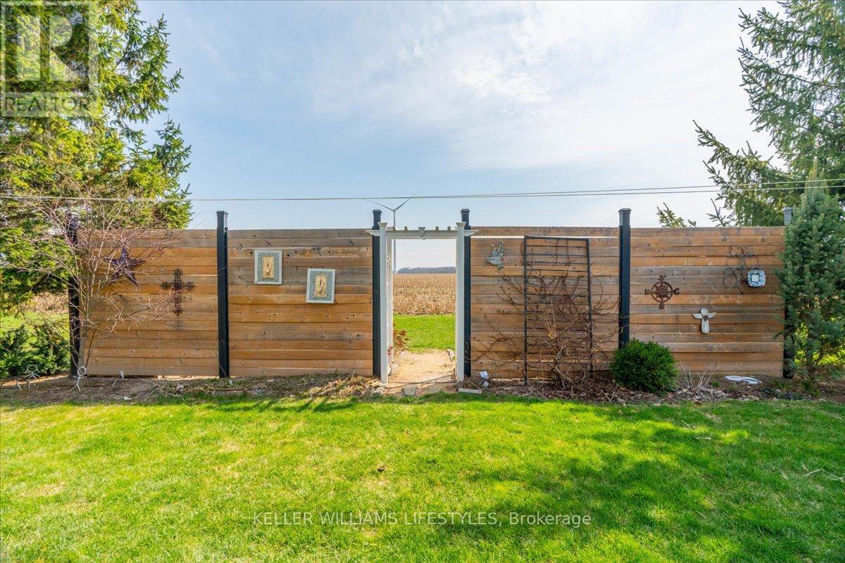 4609 Douglas Line, Plympton-Wyoming, Ontario  N0N 1J5 - Photo 38 - X12178202