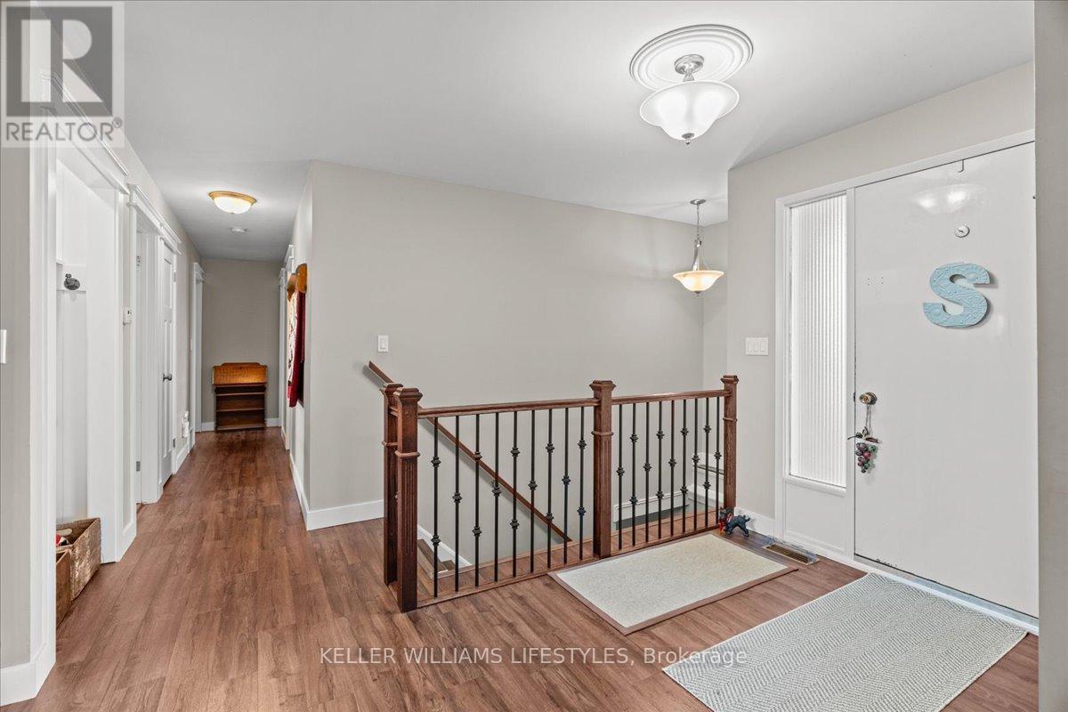 4609 Douglas Line, Plympton-Wyoming, Ontario  N0N 1J5 - Photo 8 - X12178202