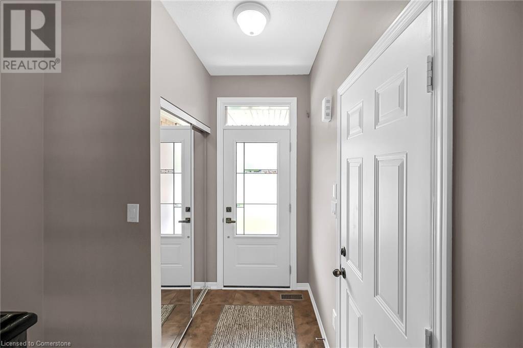 121 Bankfield Crescent Crescent, Stoney Creek, Ontario  L8J 0B9 - Photo 3 - 40733301