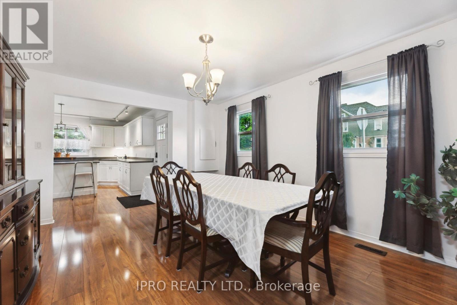 Property at 186 DUNDAS STREET W image 3