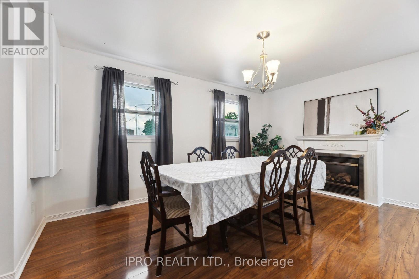 Property at 186 DUNDAS STREET W image 5