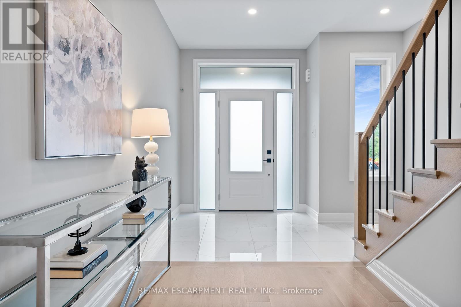 Property at 65 SEABREEZE CRESCENT image 2
