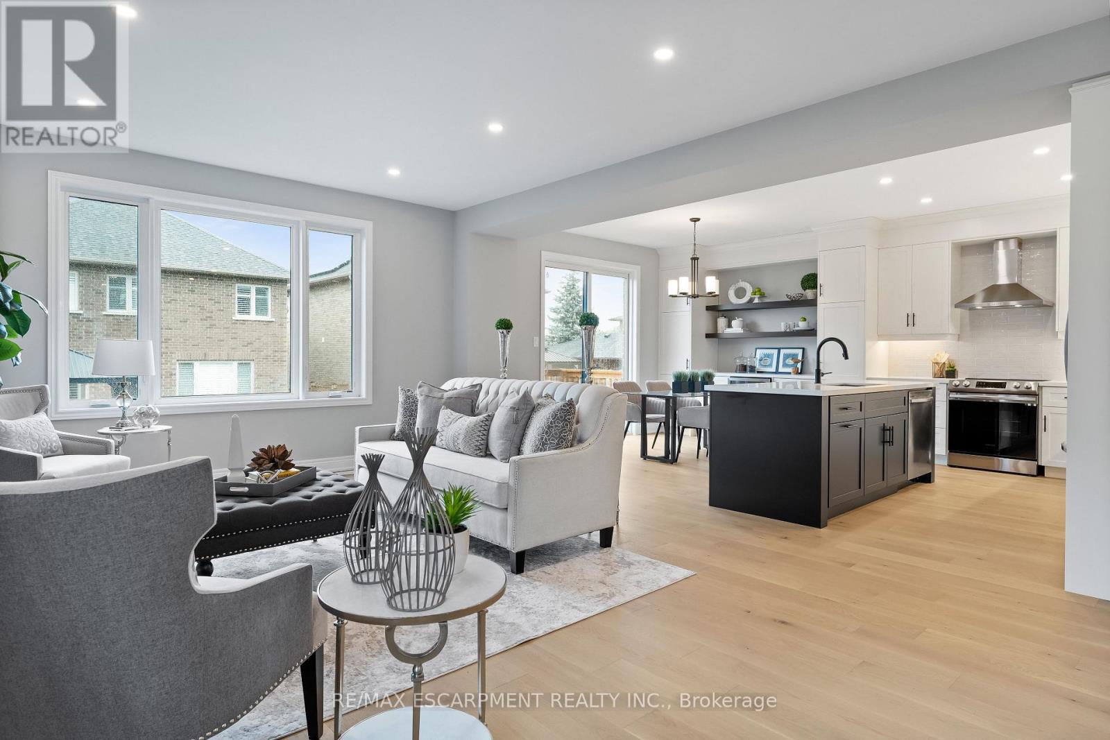 Property at 65 SEABREEZE CRESCENT image 4