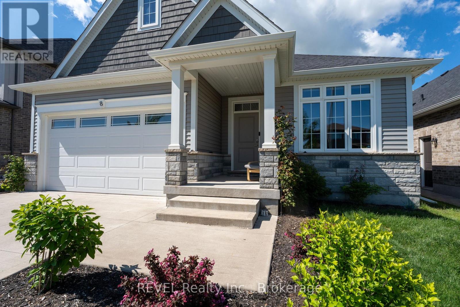 8 Hopkins Street, Thorold (Hurricane/merrittville), Ontario  L2V 0E6 - Photo 2 - X12154775