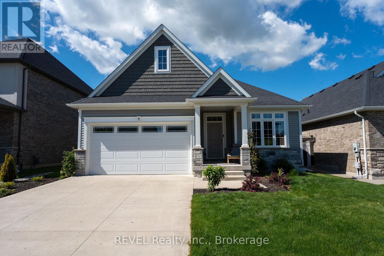 8 Hopkins Street, Thorold (Hurricane/merrittville), Ontario  L2V 0E6 - Photo 3 - X12154775