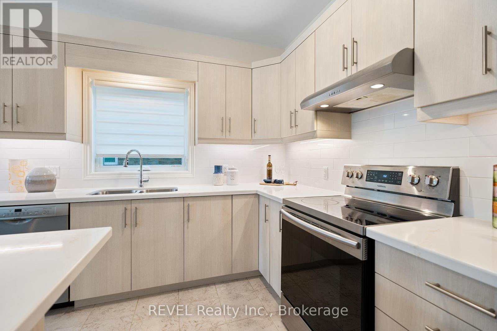 8 Hopkins Street, Thorold (Hurricane/merrittville), Ontario  L2V 0E6 - Photo 12 - X12154775