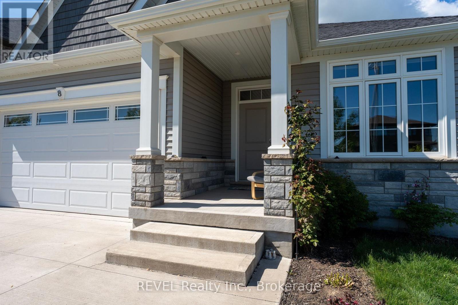 8 Hopkins Street, Thorold (Hurricane/merrittville), Ontario  L2V 0E6 - Photo 5 - X12154775