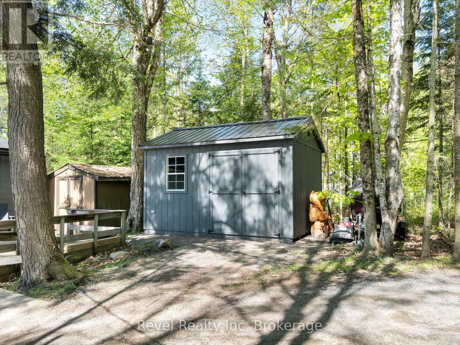 205 Ena Drive, Huntsville, Ontario  P1H 2J4 - Photo 3 - X12178226