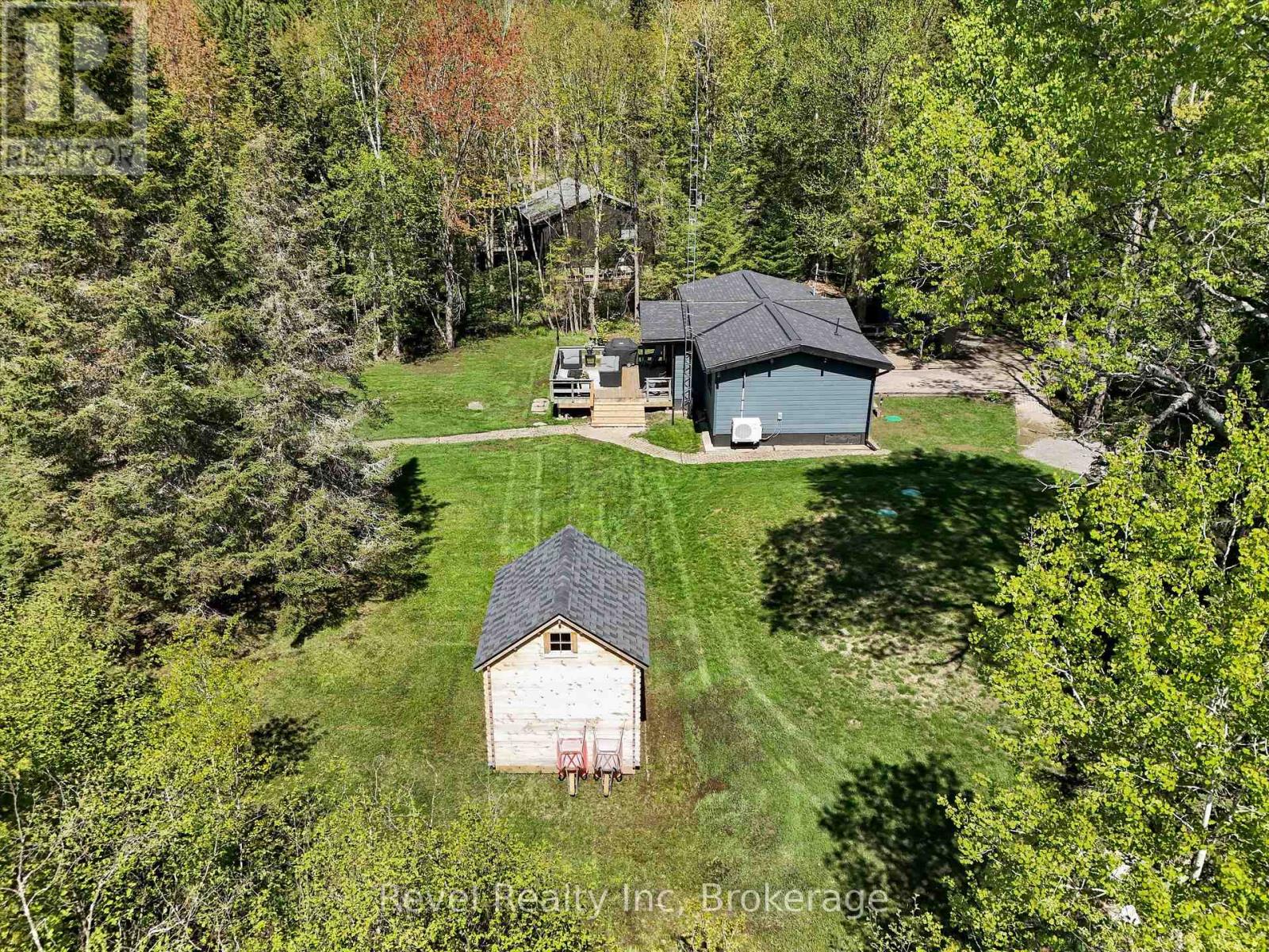205 Ena Drive, Huntsville, Ontario  P1H 2J4 - Photo 4 - X12178226