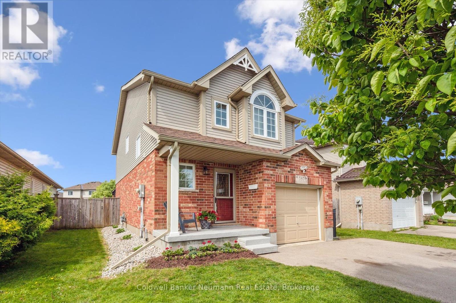 Property at 587 MCTAVISH STREET image 3