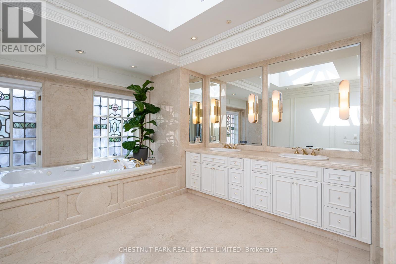 82 Chestnut Park Road, Toronto, Ontario  M4W 2R3 - Photo 16 - C12178239