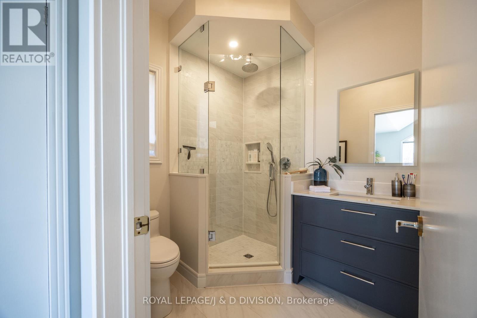 42 Munro Boulevard, Toronto, Ontario  M2P 1B9 - Photo 19 - C12125839