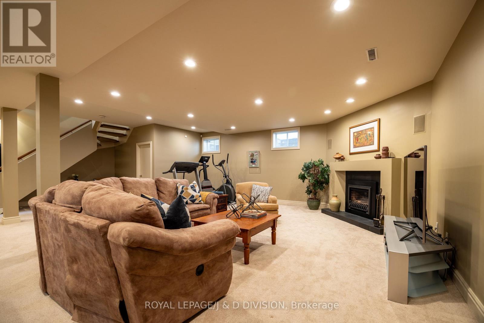 42 Munro Boulevard, Toronto, Ontario  M2P 1B9 - Photo 26 - C12125839