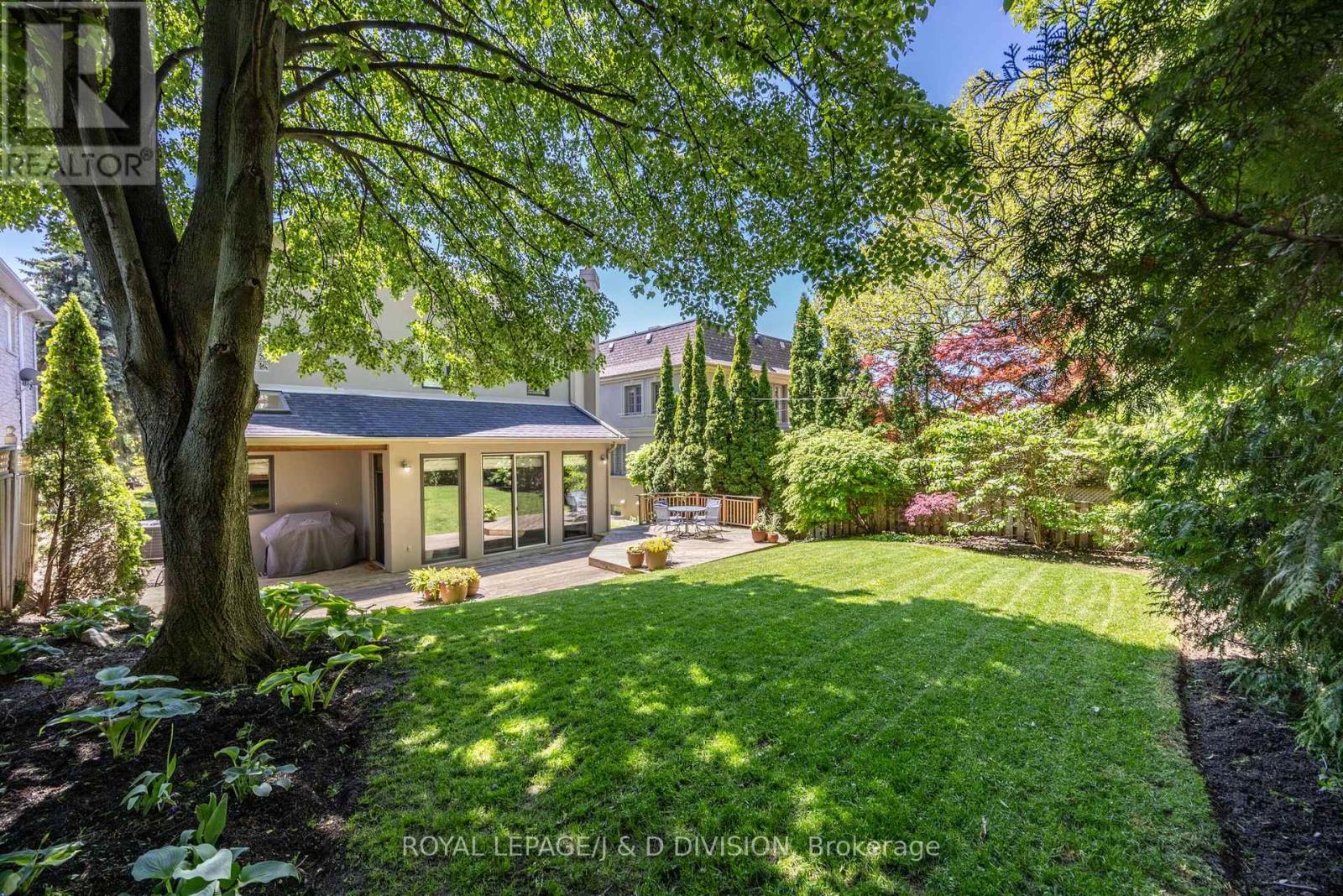 42 Munro Boulevard, Toronto, Ontario  M2P 1B9 - Photo 33 - C12125839