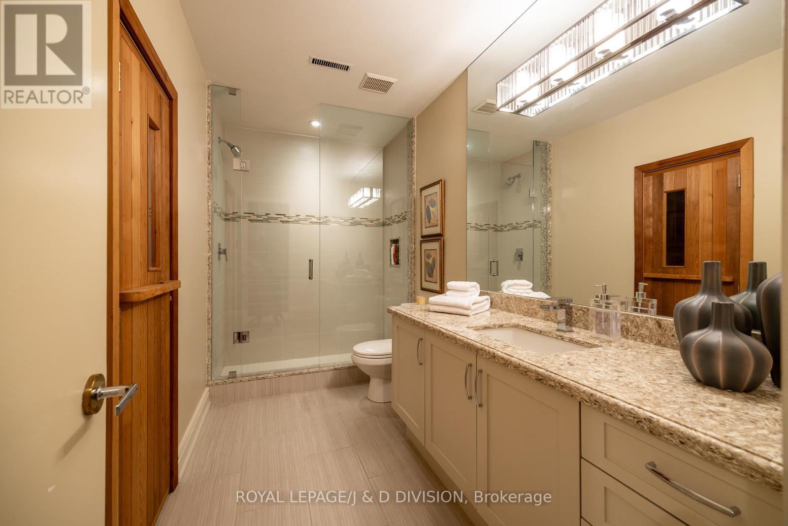42 Munro Boulevard, Toronto, Ontario  M2P 1B9 - Photo 30 - C12125839