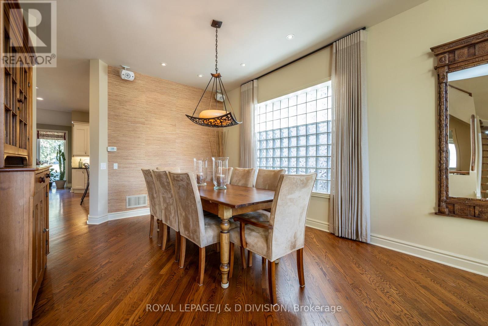 42 Munro Boulevard, Toronto, Ontario  M2P 1B9 - Photo 5 - C12125839