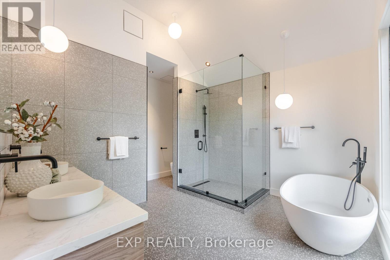 108 Sammon Avenue, Toronto, Ontario  M4J 1Y8 - Photo 16 - E12176343