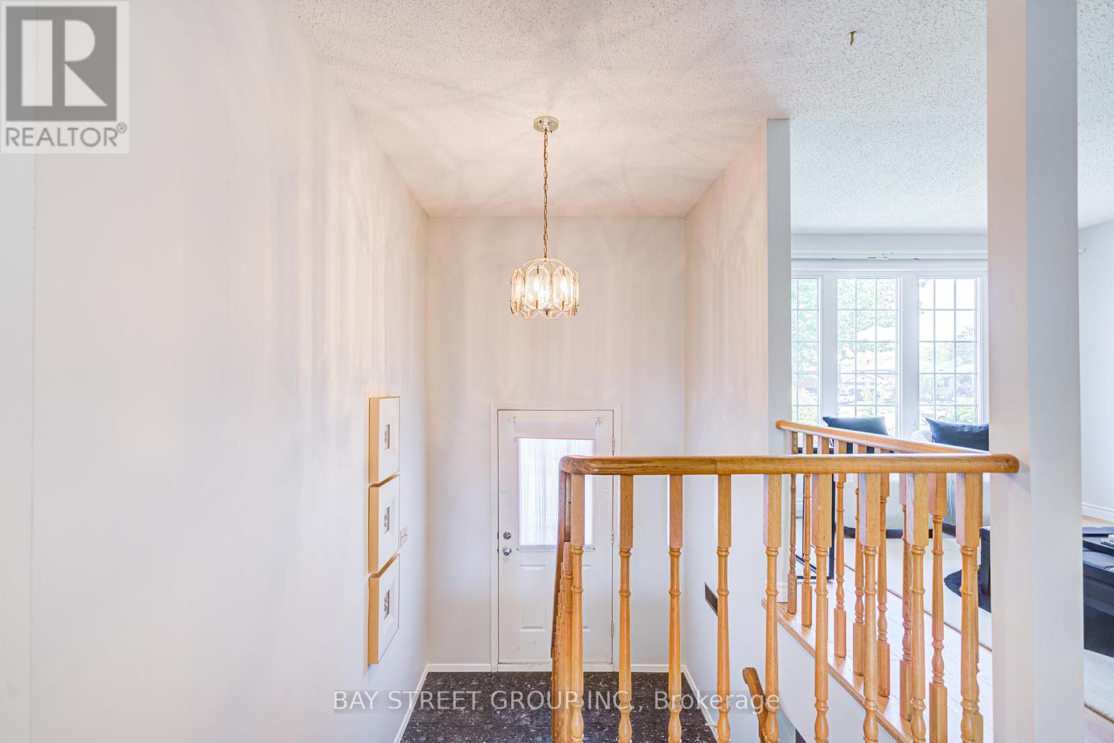 750 Griffith Street, Oshawa, Ontario  L1J 7N5 - Photo 3 - E12178237