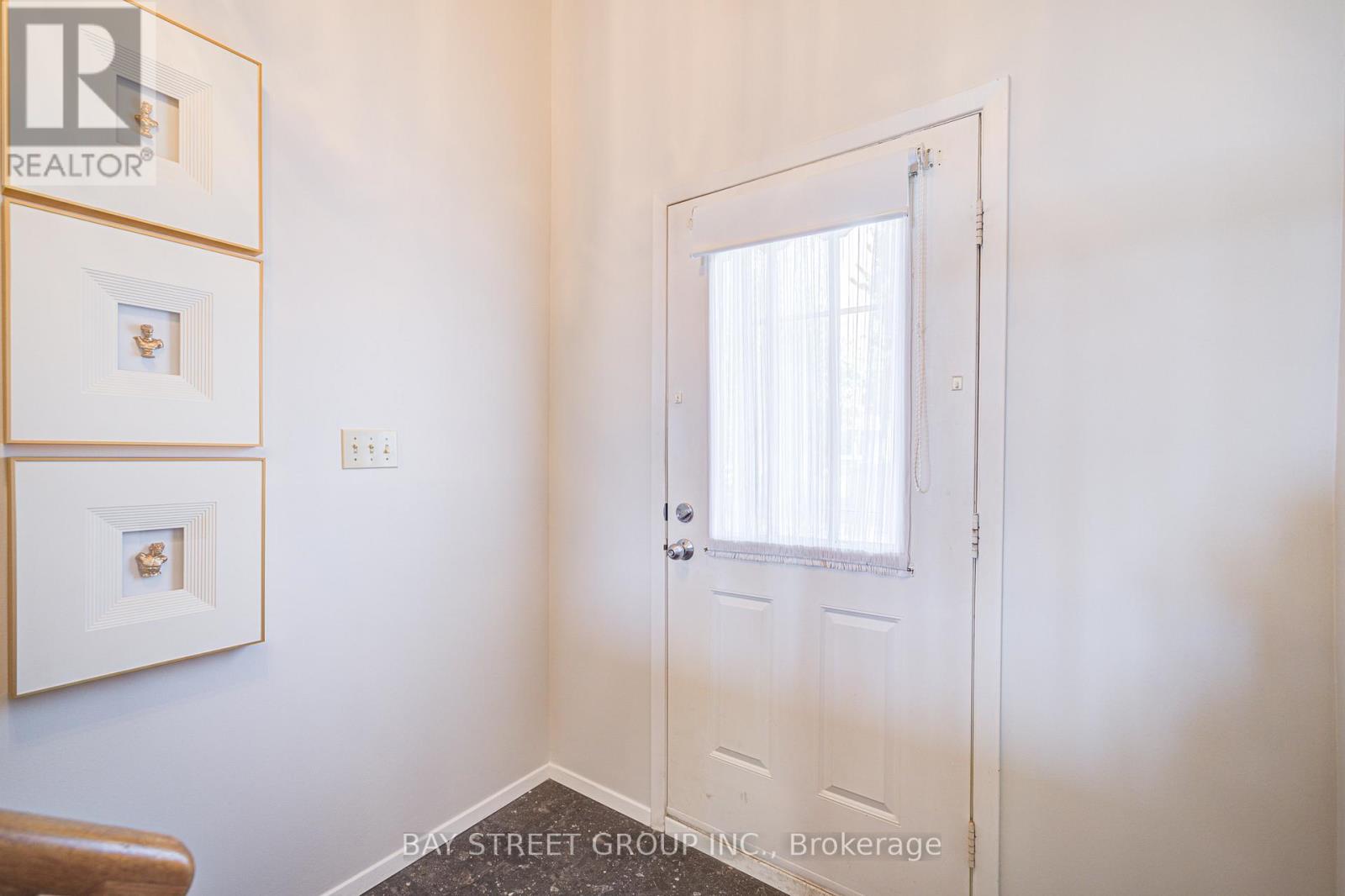 Property at 750 GRIFFITH STREET image 4
