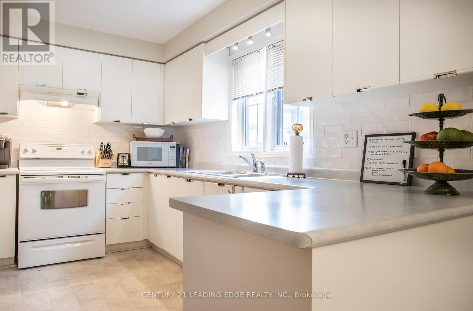 199 Park Drive, Whitchurch-Stouffville, Ontario  L4A 1J8 - Photo 7 - N12178233