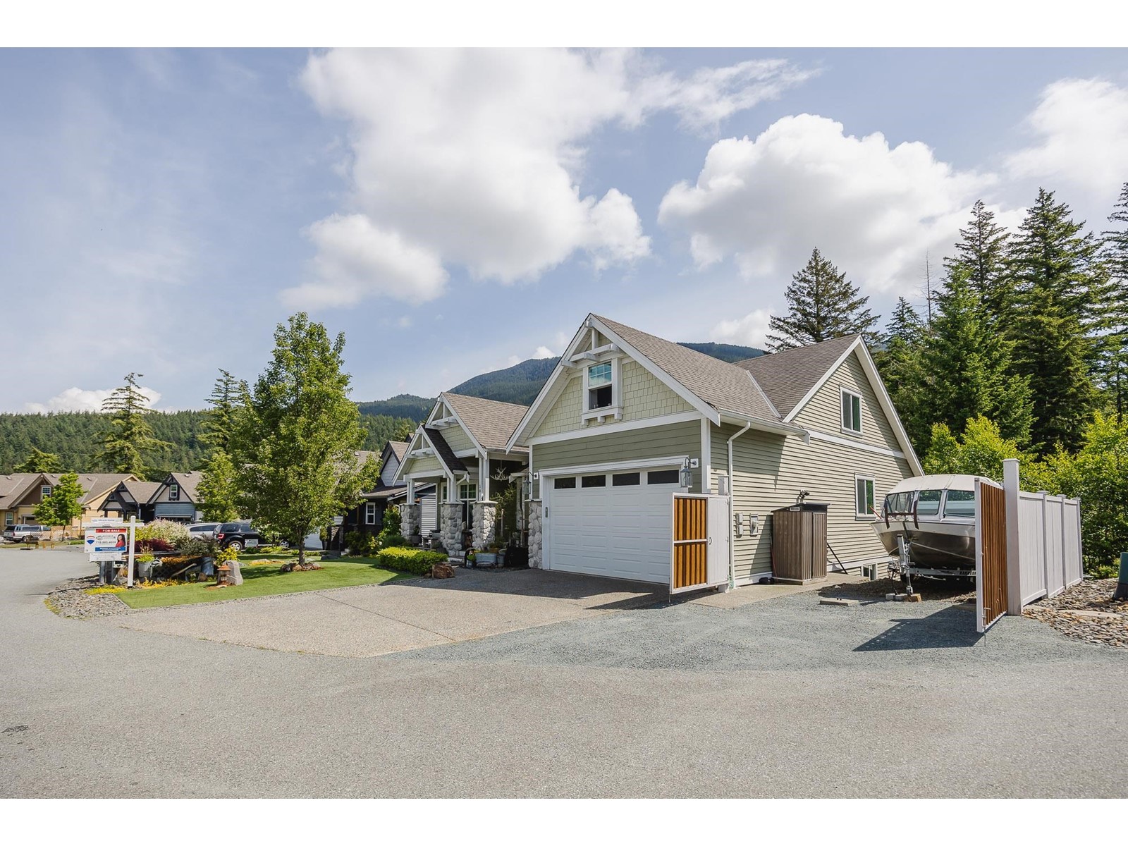 10 1911 Woodside Boulevard, Mt Woodside, Agassiz, British Columbia  V0M 1A1 - Photo 1 - R3007768