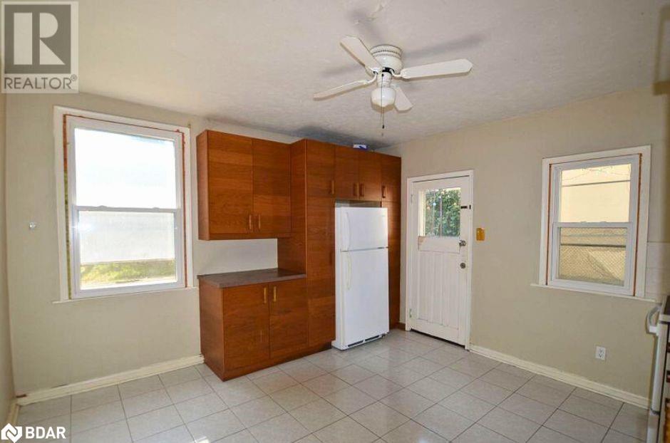 Property at 164 MACNAB Street N image 4