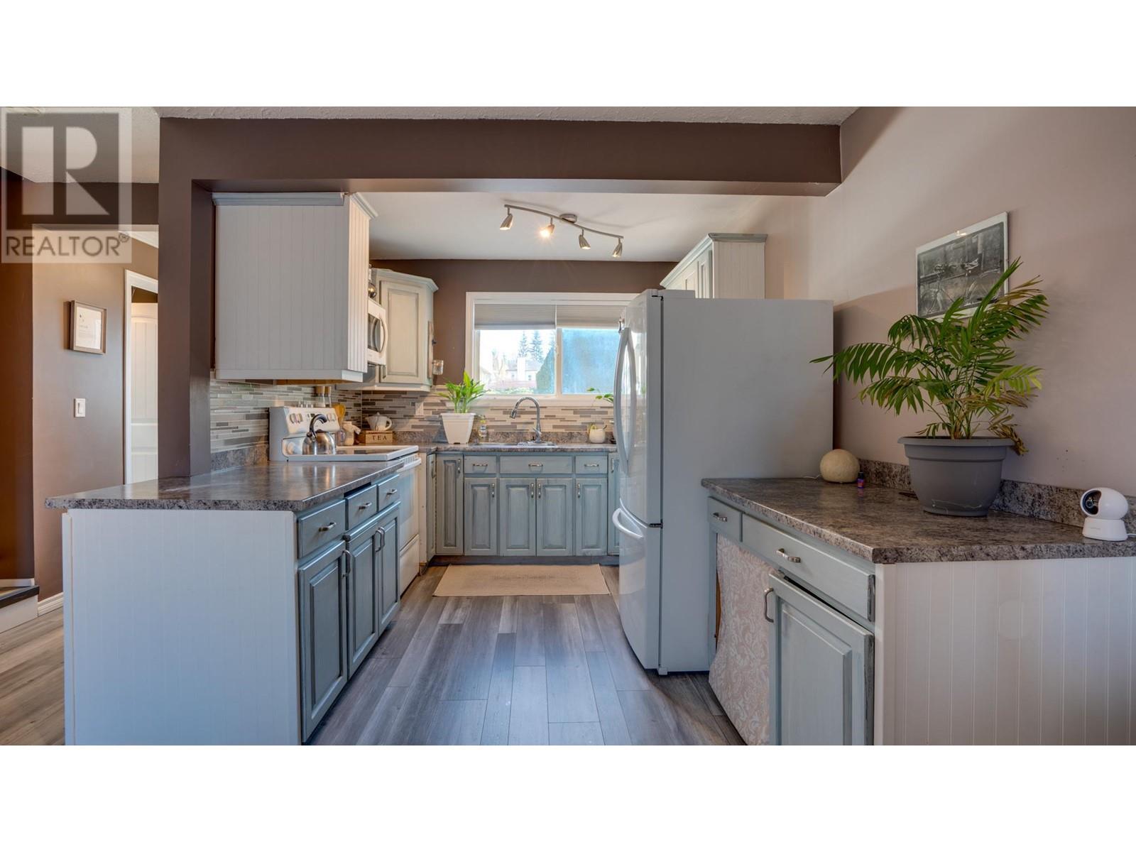 563 24 Street Ne, Salmon Arm, British Columbia  V1E 2K2 - Photo 1 - 10347897