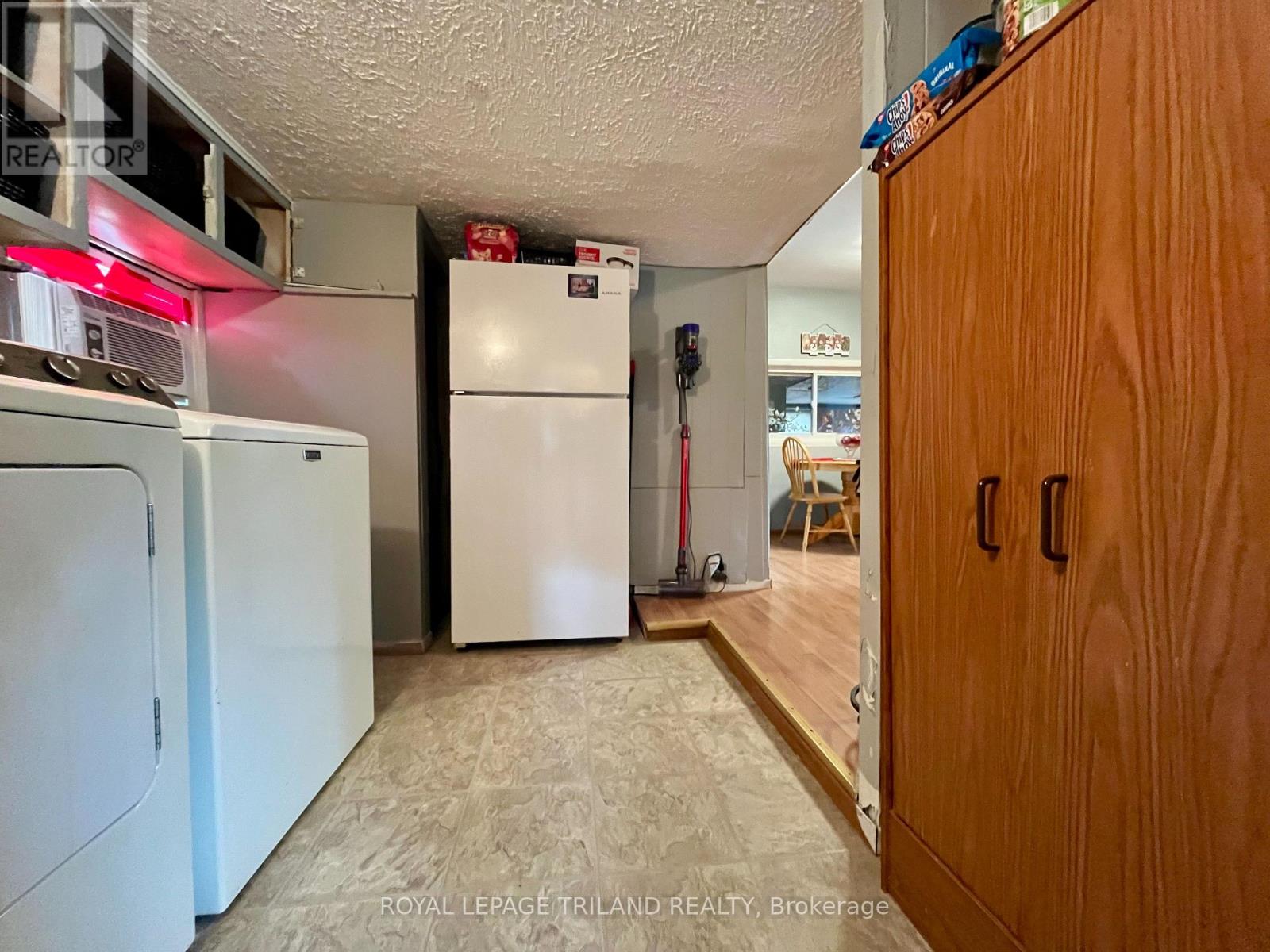 8444 Townsend Line, Lambton Shores, Ontario  N0M 1B0 - Photo 13 - X12178391