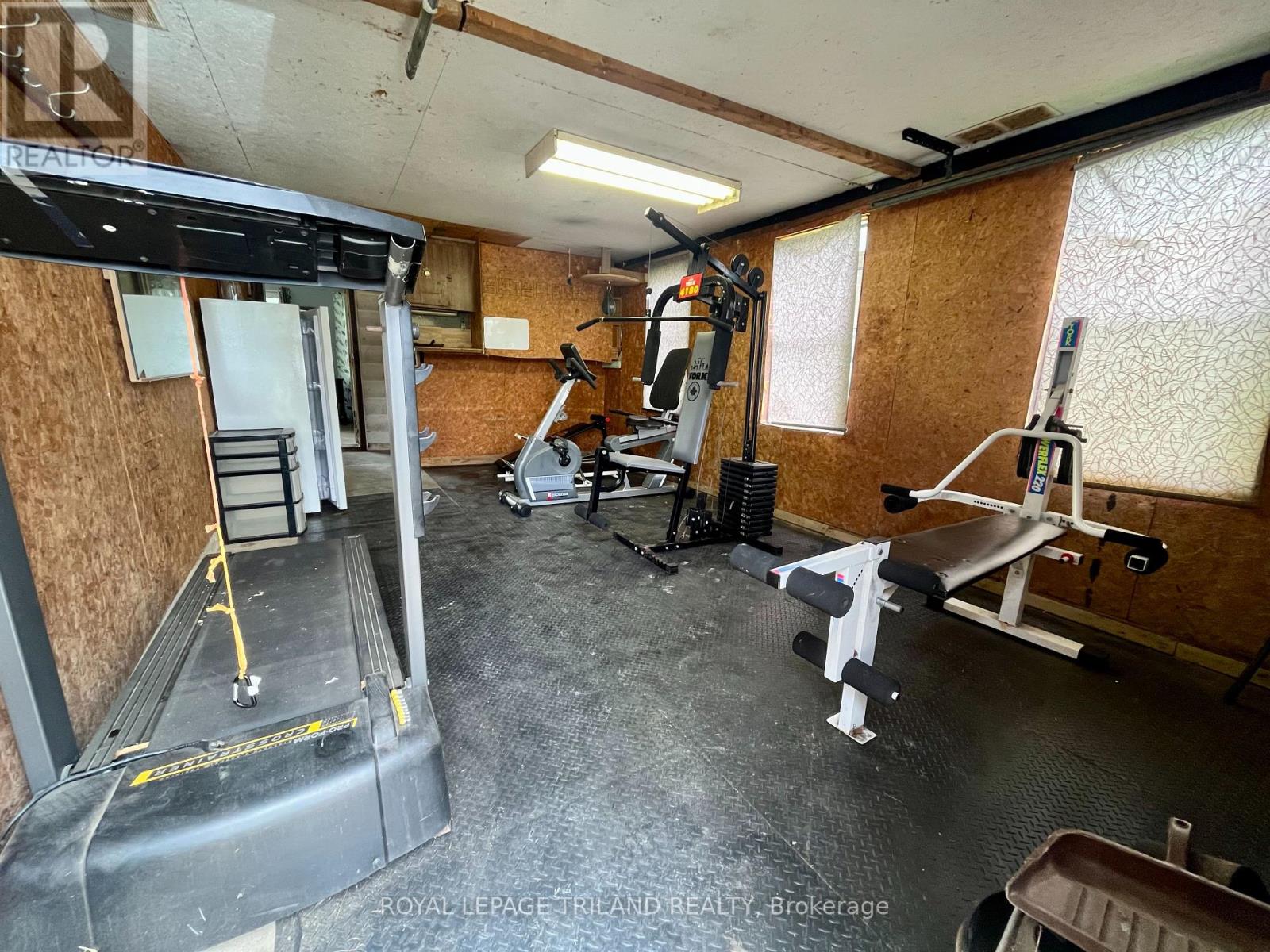 8444 Townsend Line, Lambton Shores, Ontario  N0M 1B0 - Photo 14 - X12178391