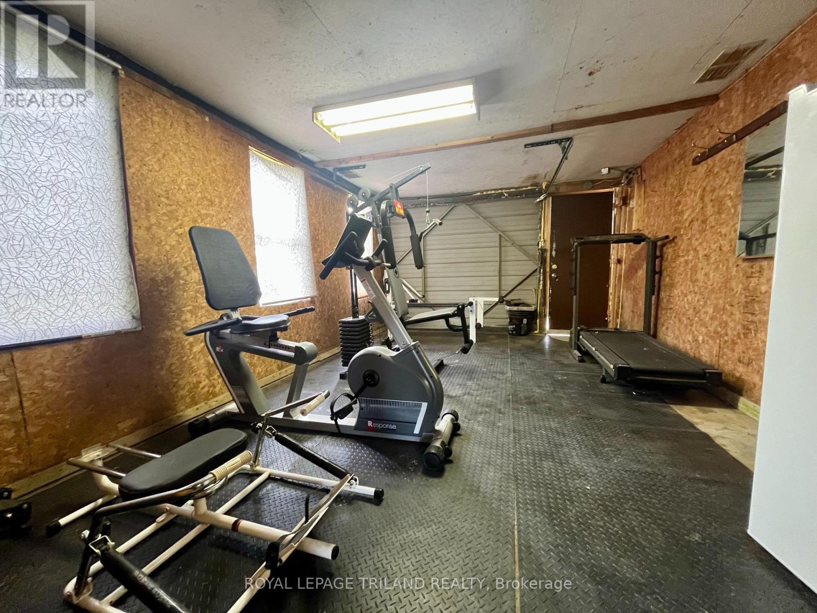 8444 Townsend Line, Lambton Shores, Ontario  N0M 1B0 - Photo 15 - X12178391