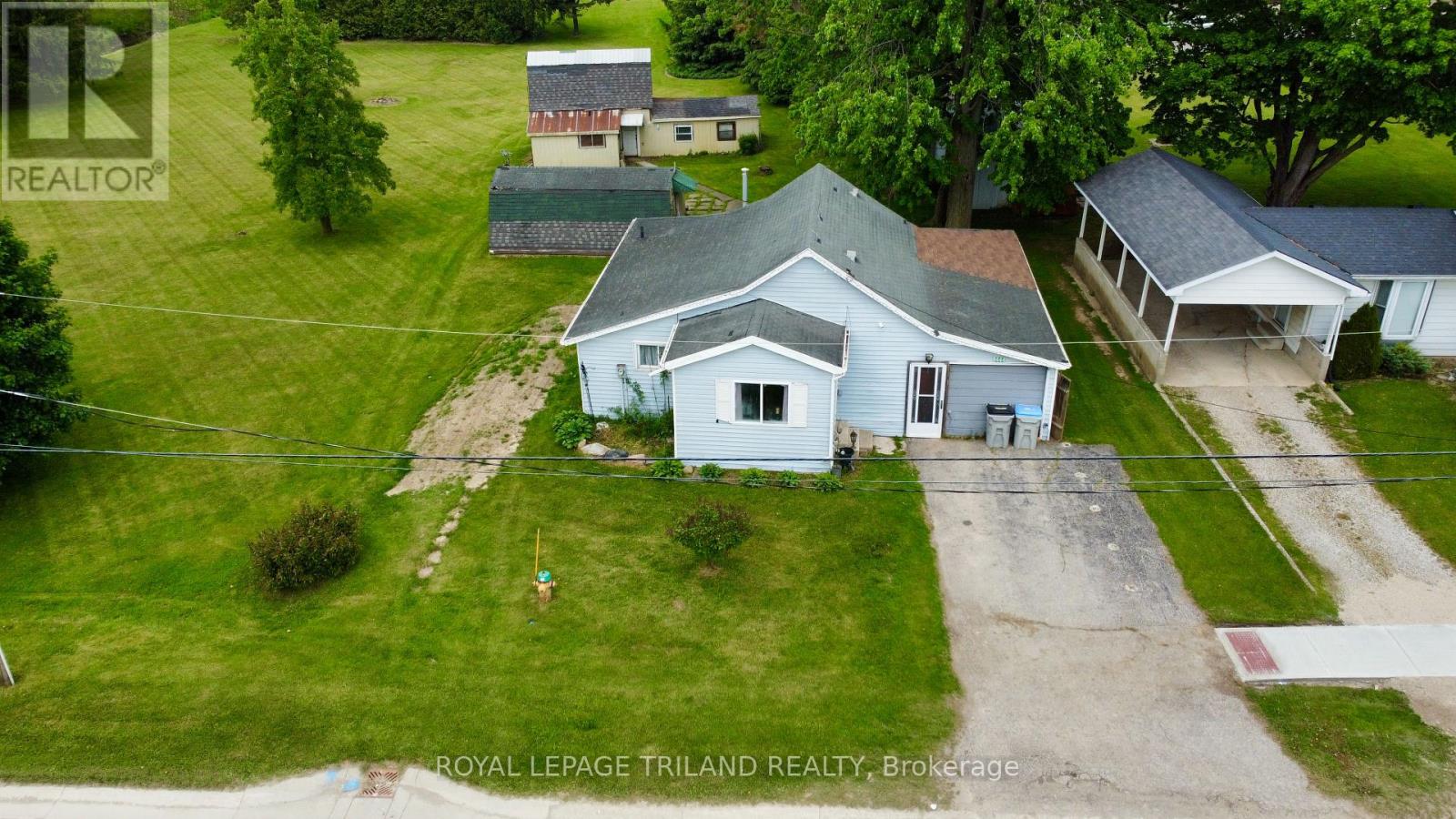 8444 Townsend Line, Lambton Shores, Ontario  N0M 1B0 - Photo 19 - X12178391