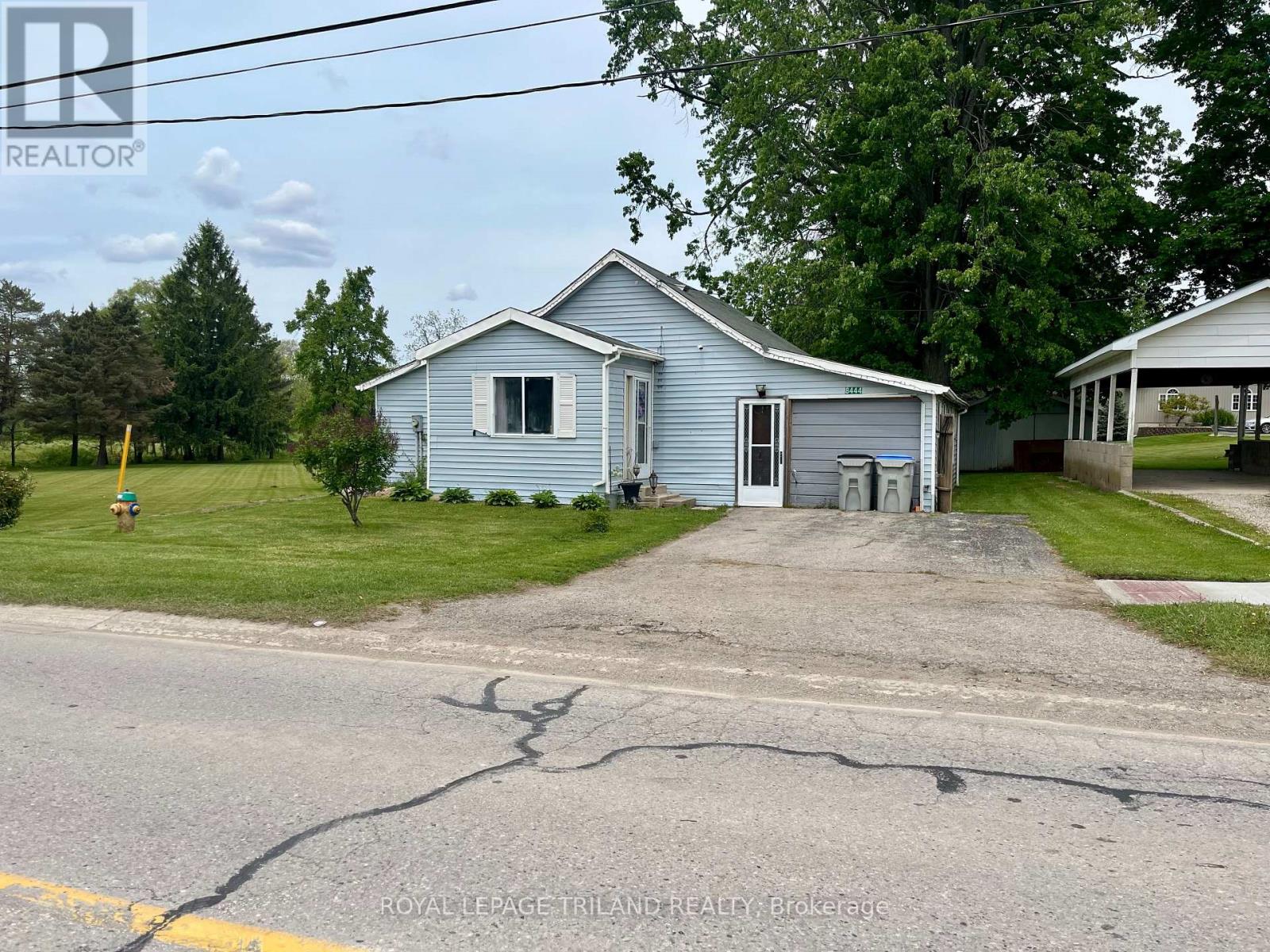 8444 Townsend Line, Lambton Shores, Ontario  N0M 1B0 - Photo 2 - X12178391