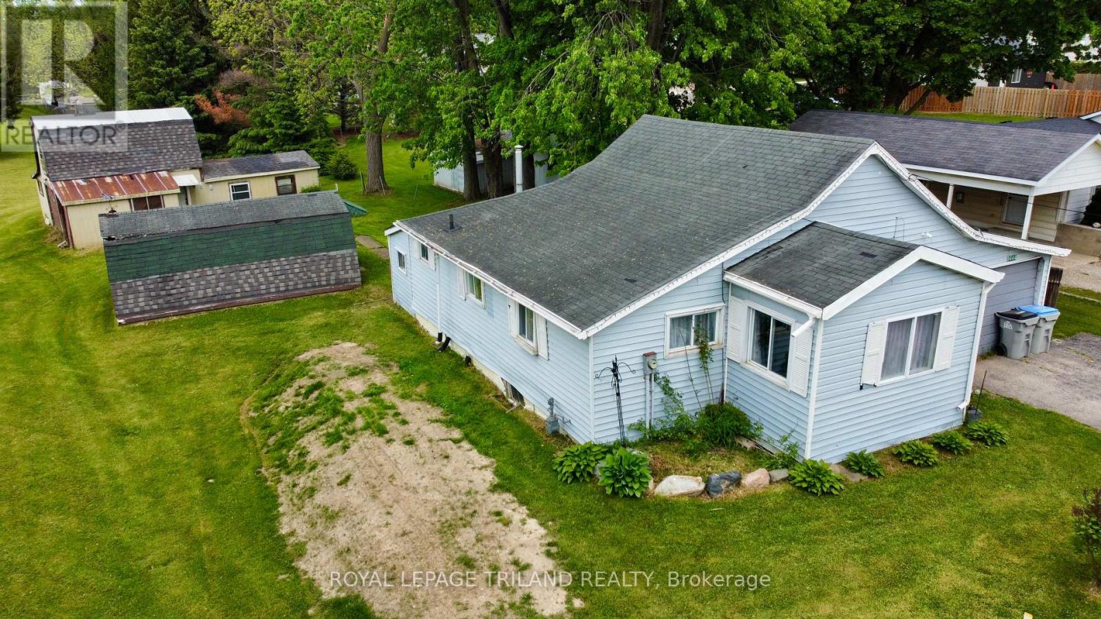 8444 Townsend Line, Lambton Shores, Ontario  N0M 1B0 - Photo 27 - X12178391