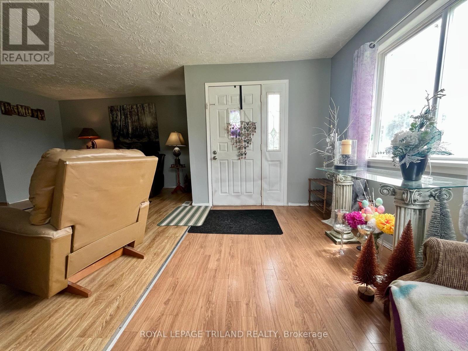 8444 Townsend Line, Lambton Shores, Ontario  N0M 1B0 - Photo 3 - X12178391