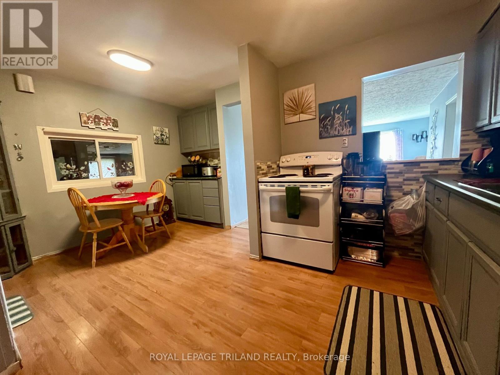 8444 Townsend Line, Lambton Shores, Ontario  N0M 1B0 - Photo 7 - X12178391