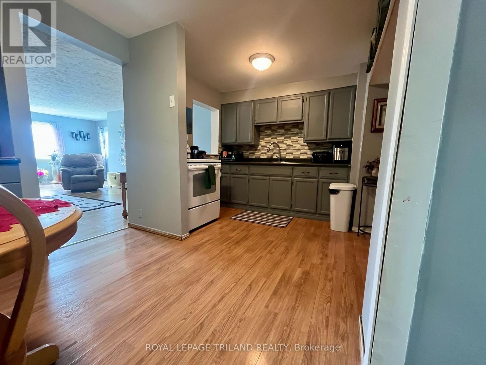 8444 Townsend Line, Lambton Shores, Ontario  N0M 1B0 - Photo 8 - X12178391