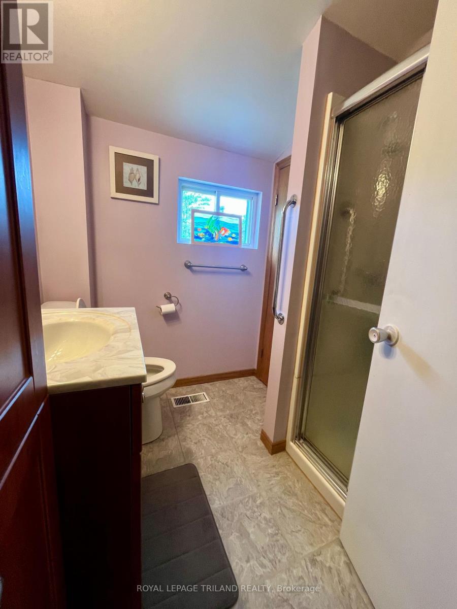 8444 Townsend Line, Lambton Shores, Ontario  N0M 1B0 - Photo 9 - X12178391
