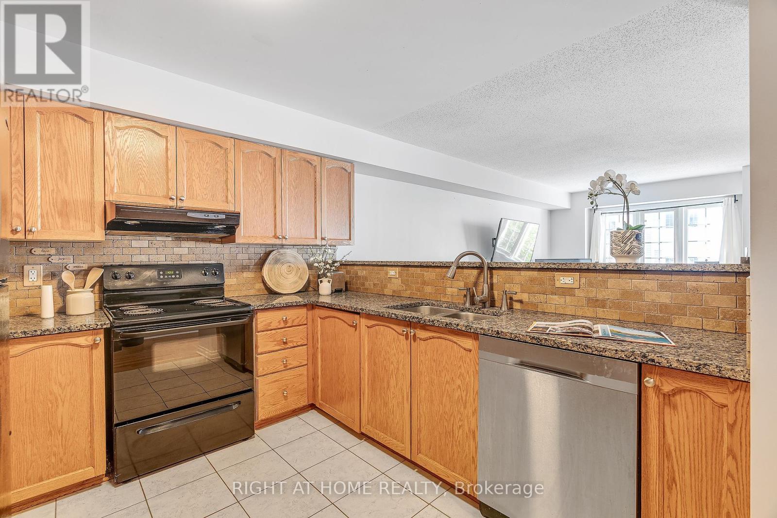 134 Fordham Private, Ottawa, Ontario  K2C 4G5 - Photo 9 - X12178420