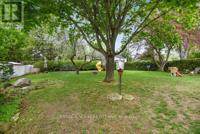 14 Island Park Drive, South Dundas, Ontario  K0E 1K0 - Photo 5 - X12178472