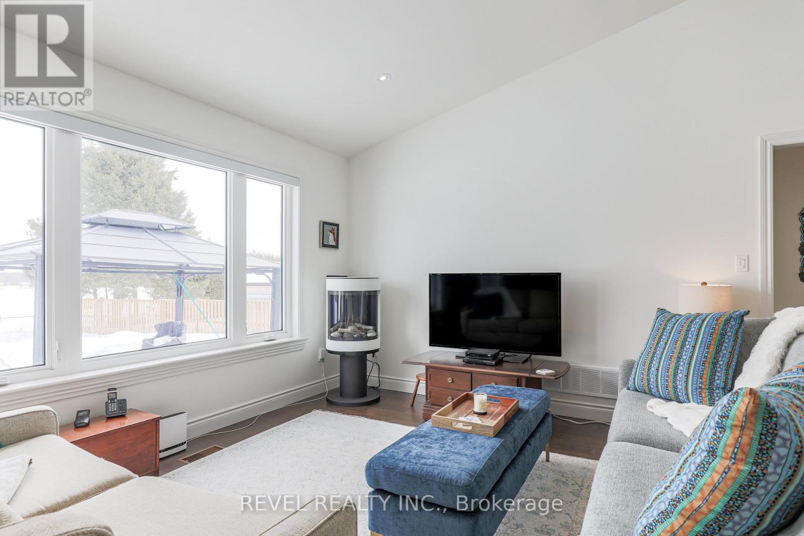 35 Bruce Crescent, Kawartha Lakes, Ontario  K0M 2M0 - Photo 15 - X12030752